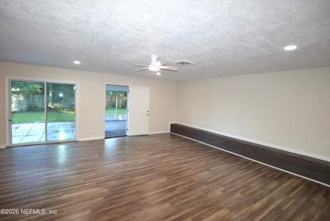 1516 Ribault Scenic Drive, Jacksonville FL - photo 9 of 49