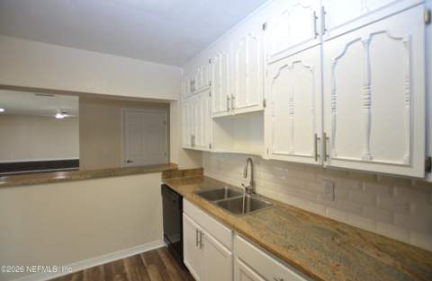 1516 Ribault Scenic Drive, Jacksonville FL - photo 16 of 49