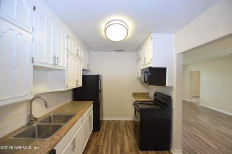 1516 Ribault Scenic Drive, Jacksonville FL - photo 15 of 49