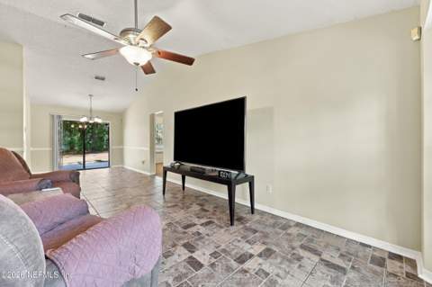 4926 Garden Moss Circle, Jacksonville FL - photo 9 of 39