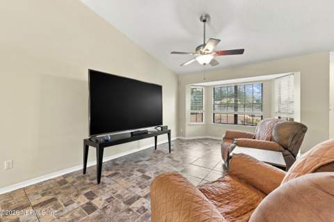 4926 Garden Moss Circle, Jacksonville FL - photo 12 of 39