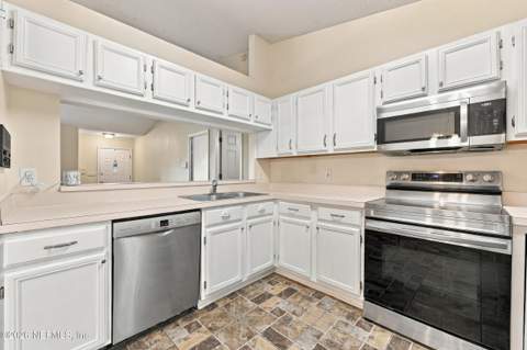 4926 Garden Moss Circle, Jacksonville FL - photo 15 of 39