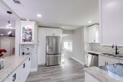 332 Tidewater Circle, Jacksonville FL - photo 11 of 40
