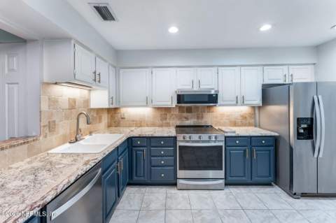 4300 Lakeside Drive #9, Jacksonville FL - photo 12 of 33