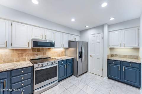 4300 Lakeside Drive #9, Jacksonville FL - photo 15 of 33