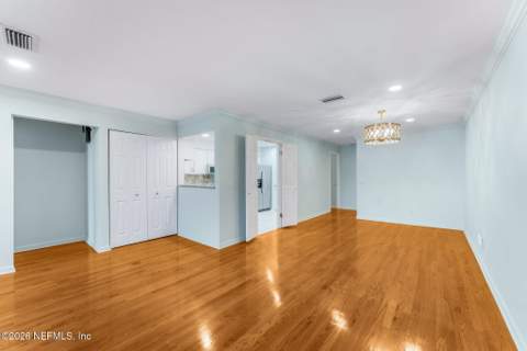 4300 Lakeside Drive #9, Jacksonville FL - photo 6 of 33
