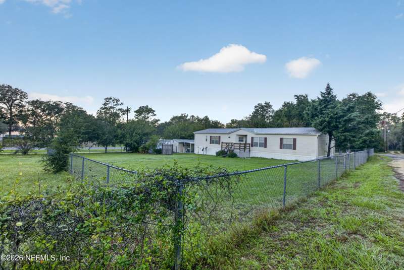 3 bedroom Manufactured Home at 7990 Floral Ridge Circle, Lake Geneva, Keystone Heights — photo 3