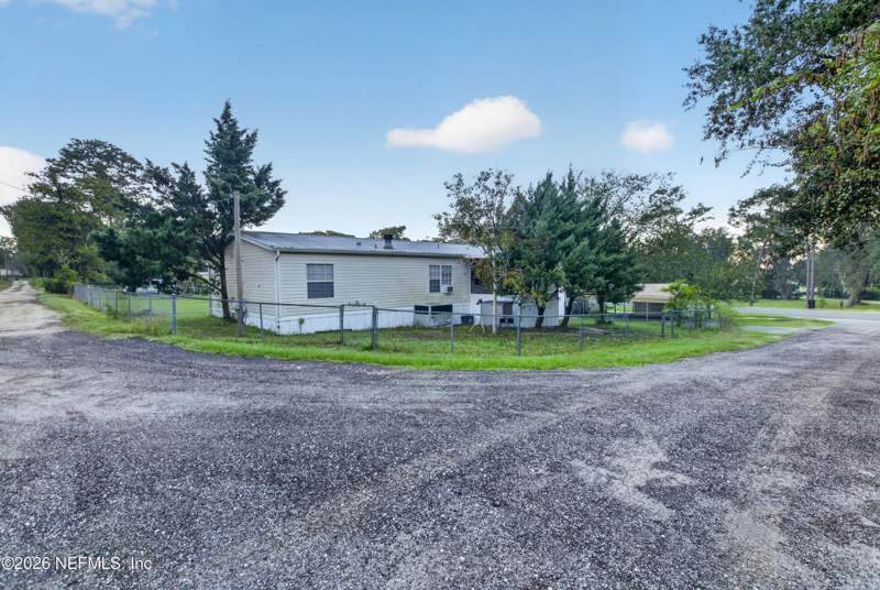 3 bedroom Manufactured Home at 7990 Floral Ridge Circle, Lake Geneva, Keystone Heights — photo 4