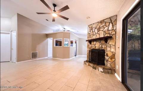 8439 Everest Drive, Jacksonville FL - photo 6 of 16