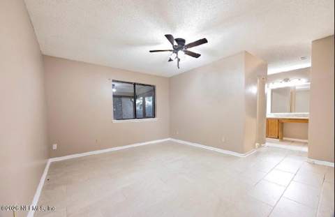 8439 Everest Drive, Jacksonville FL - photo 8 of 16