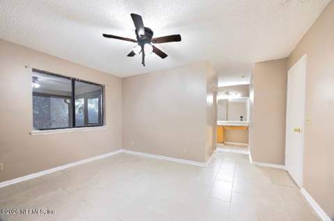8439 Everest Drive, Jacksonville FL - photo 9 of 16