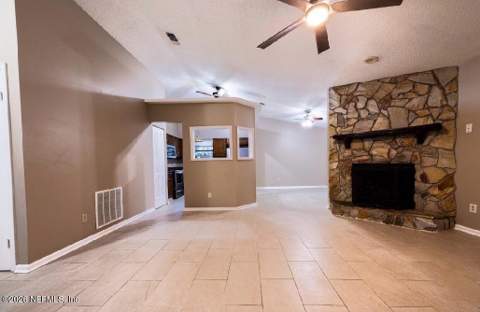 8439 Everest Drive, Jacksonville FL - photo 7 of 16