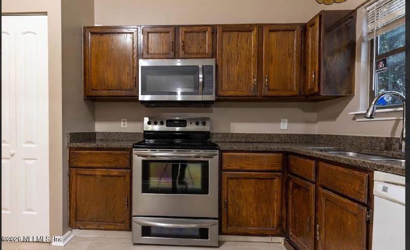 3 bedroom Single Family Residence at 8439 Everest Drive, Collins Ridge, Jacksonville — photo 4