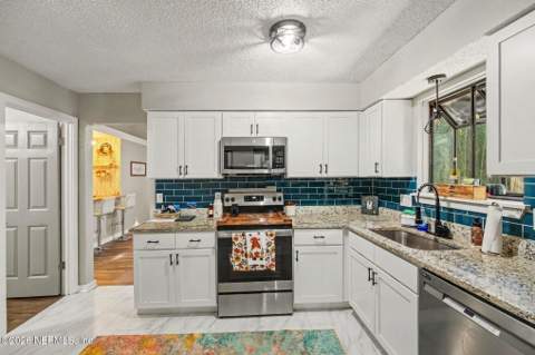 12082 Hidden Hills Drive, Jacksonville FL - photo 10 of 33