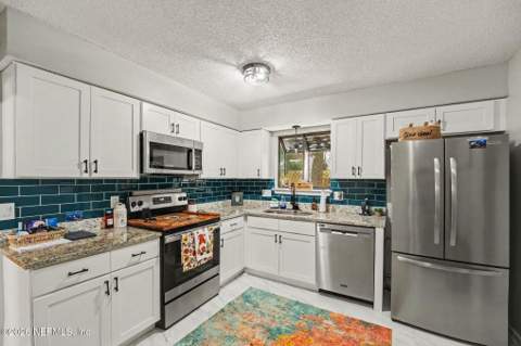 12082 Hidden Hills Drive, Jacksonville FL - photo 11 of 33