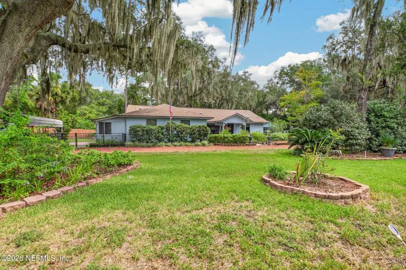 3 bedroom Single Family Residence at 657 SE 2nd Avenue, Seminole Ridge 6, Melrose — photo 5
