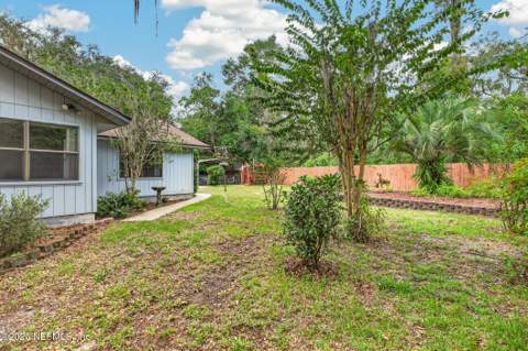 657 SE 2nd Avenue, Melrose FL - photo 10 of 71