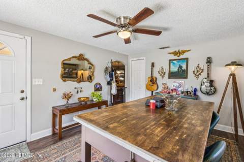 5223 Hollycrest Drive, Jacksonville FL - photo 9 of 39