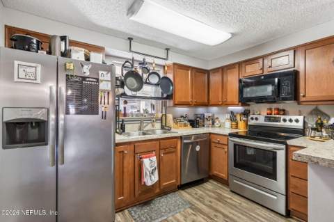 5223 Hollycrest Drive, Jacksonville FL - photo 10 of 39