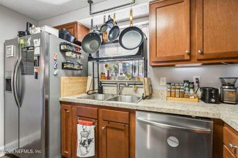 5223 Hollycrest Drive, Jacksonville FL - photo 12 of 39