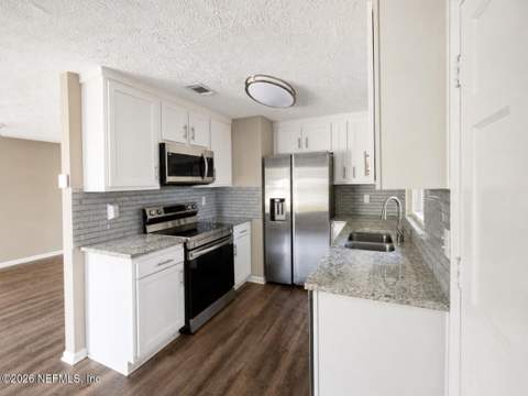 514 Valderia Drive, Orange Park FL - photo 7 of 32