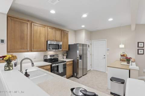 6975 Roundleaf Drive, Jacksonville FL - photo 9 of 47
