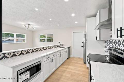 901 Townsend Boulevard, Jacksonville FL - photo 7 of 19