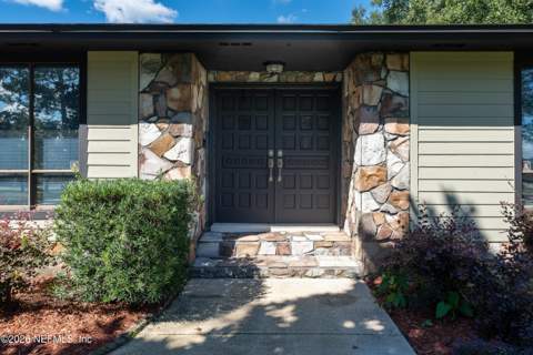 1028 Lake Asbury Drive, Green Cove Springs FL - photo 10 of 48