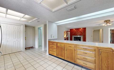 1028 Lake Asbury Drive, Green Cove Springs FL - photo 18 of 48