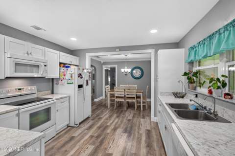 1050 Chapeau Road, Jacksonville FL - photo 12 of 49