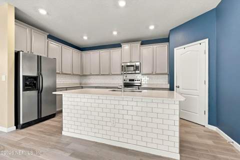 10187 Powell Creek Court, Jacksonville FL - photo 10 of 38