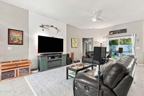 12557 Creekside Manor Drive, Jacksonville FL - photo 8 of 27