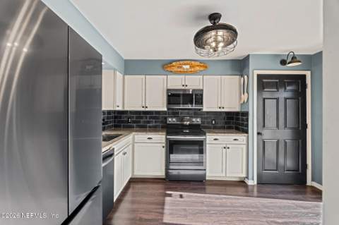 7827 La Sierra Court #7827, Jacksonville FL - photo 7 of 44