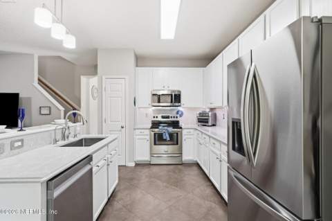 804 Bellshire Drive, Orange Park FL - photo 8 of 64