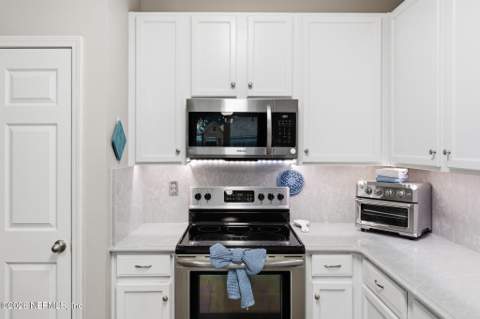 804 Bellshire Drive, Orange Park FL - photo 10 of 64