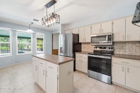 2217 Hunterwood Court, Jacksonville FL - photo 13 of 61