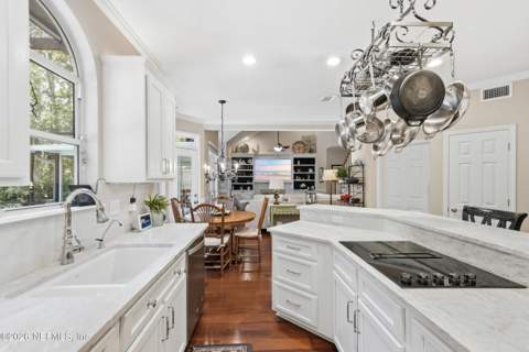 8731 Rolling Brook Lane, Jacksonville FL - photo 15 of 59