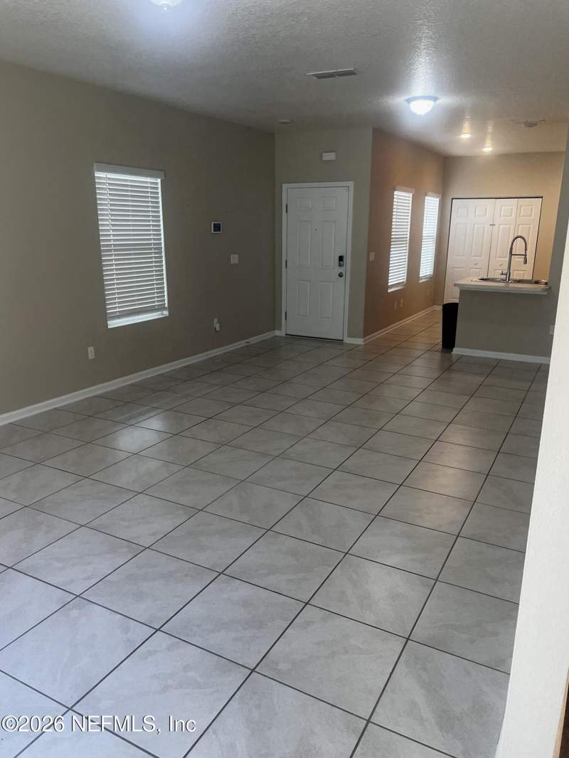 3 bedroom Townhouse at 923 Capitol Parkway, Capitol Park East, Jacksonville — photo 2