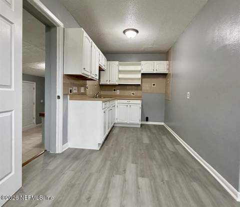 9117 Lingard Avenue, Jacksonville FL - photo 7 of 30