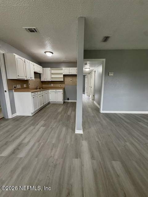 9117 Lingard Avenue, Jacksonville FL - photo 8 of 30