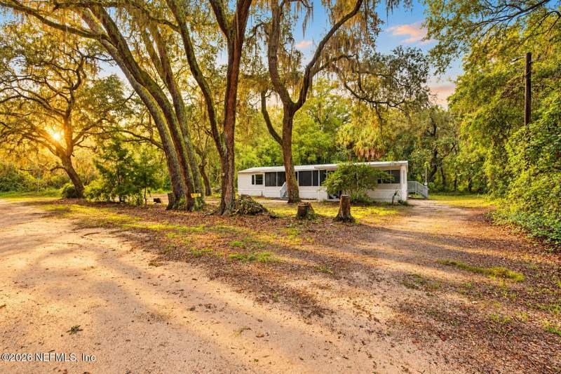 3 bedroom Mobile Home at 300 E Kansas Street, Florahome, Florahome — photo 3