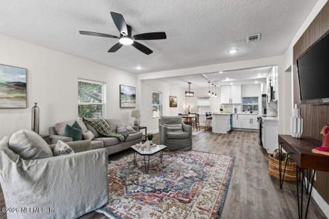 2221 E Home Park Circle, Jacksonville FL - photo 7 of 98