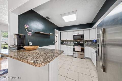 6934 Mayapple Road, Jacksonville FL - photo 7 of 32