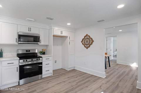 6141 Old Middleburg Road, Jacksonville FL - photo 12 of 39