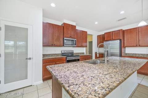 15989 Hutton Lane, Jacksonville FL - photo 14 of 43