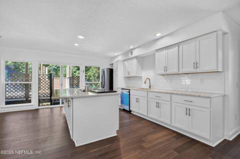 12798 Wilderness Lane, Jacksonville FL - photo 6 of 58