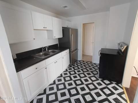 2737 Cherrywood Road, Jacksonville FL - photo 10 of 24