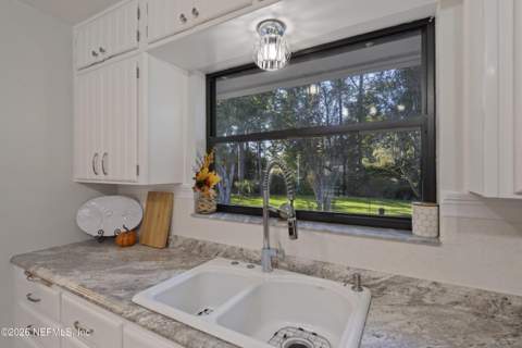 752 Acapulco Road, Jacksonville FL - photo 12 of 40
