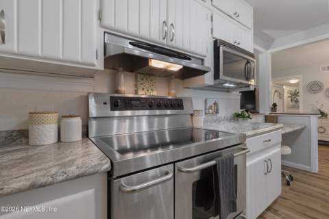 752 Acapulco Road, Jacksonville FL - photo 15 of 40