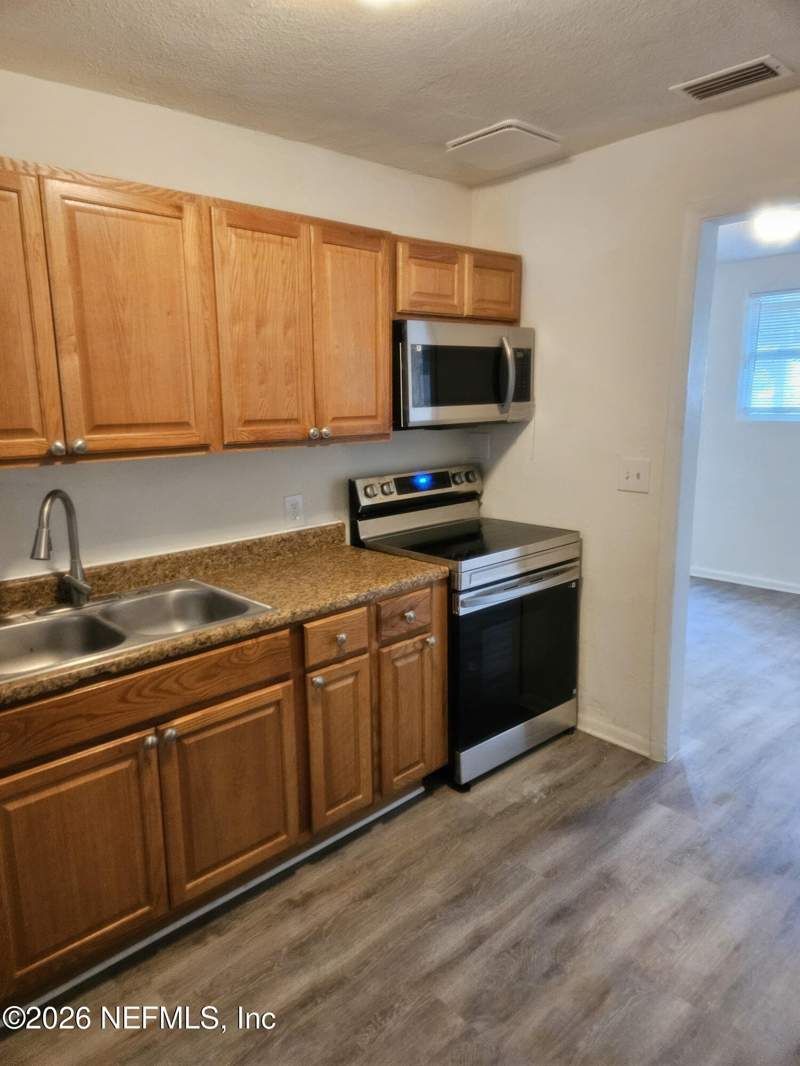 3 bedroom Single Family Residence at 7960 Hare Avenue, Oakwood Villa Ests, Jacksonville — photo 4